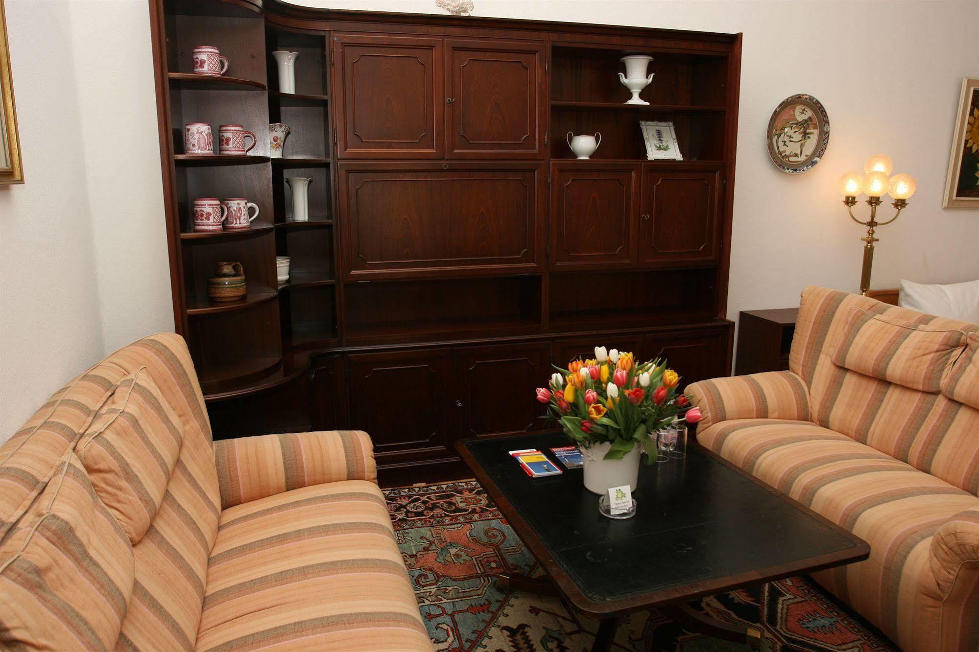 Hotel Pension Fasanenhaus ベルリン エクステリア 写真