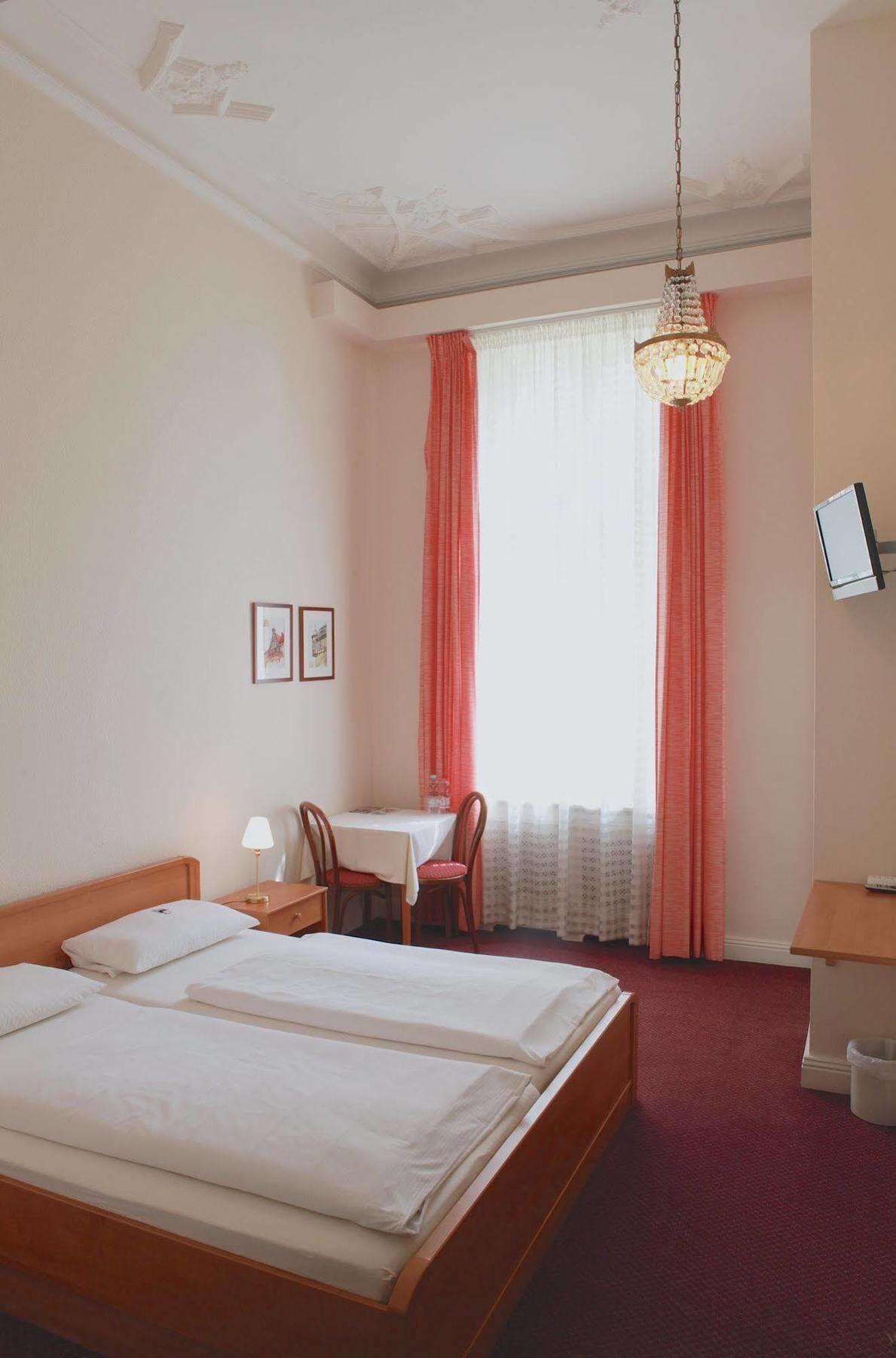 Hotel Pension Fasanenhaus ベルリン エクステリア 写真
