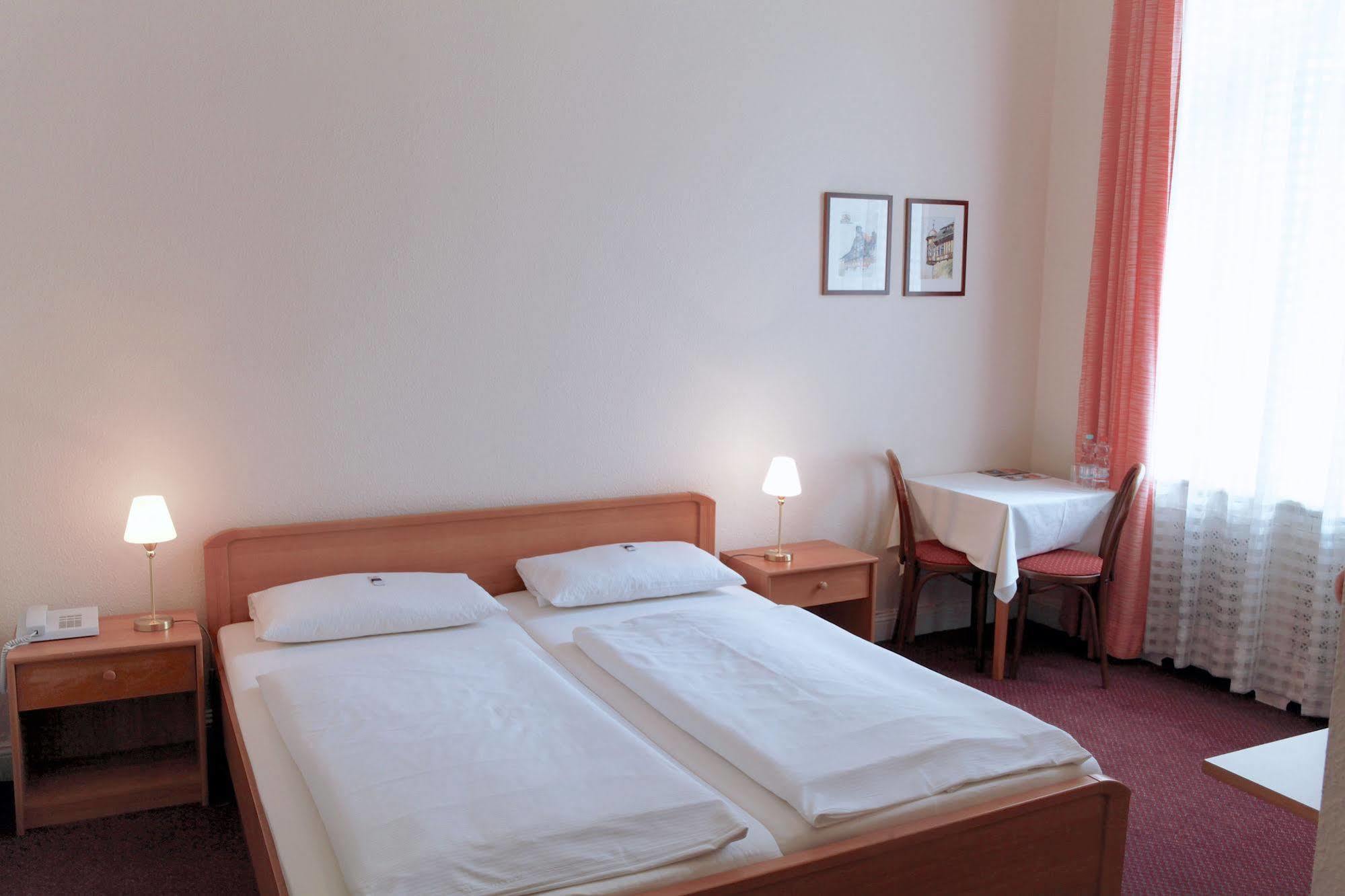 Hotel Pension Fasanenhaus ベルリン エクステリア 写真