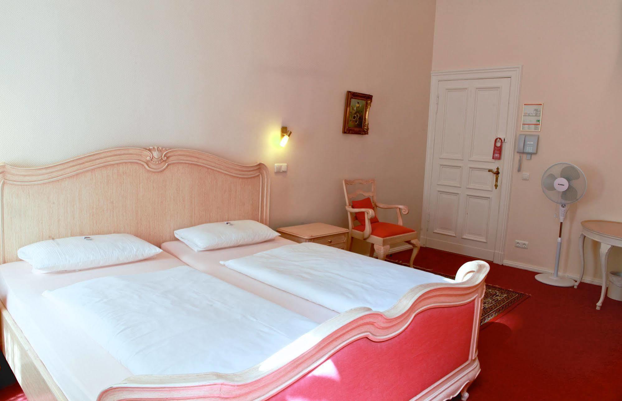 Hotel Pension Fasanenhaus ベルリン エクステリア 写真